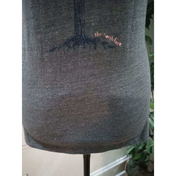 The North Face Women's Gray Slim Fit V Neck Short Sleeve Top Blouse Size Medium - Picture 4 of 13